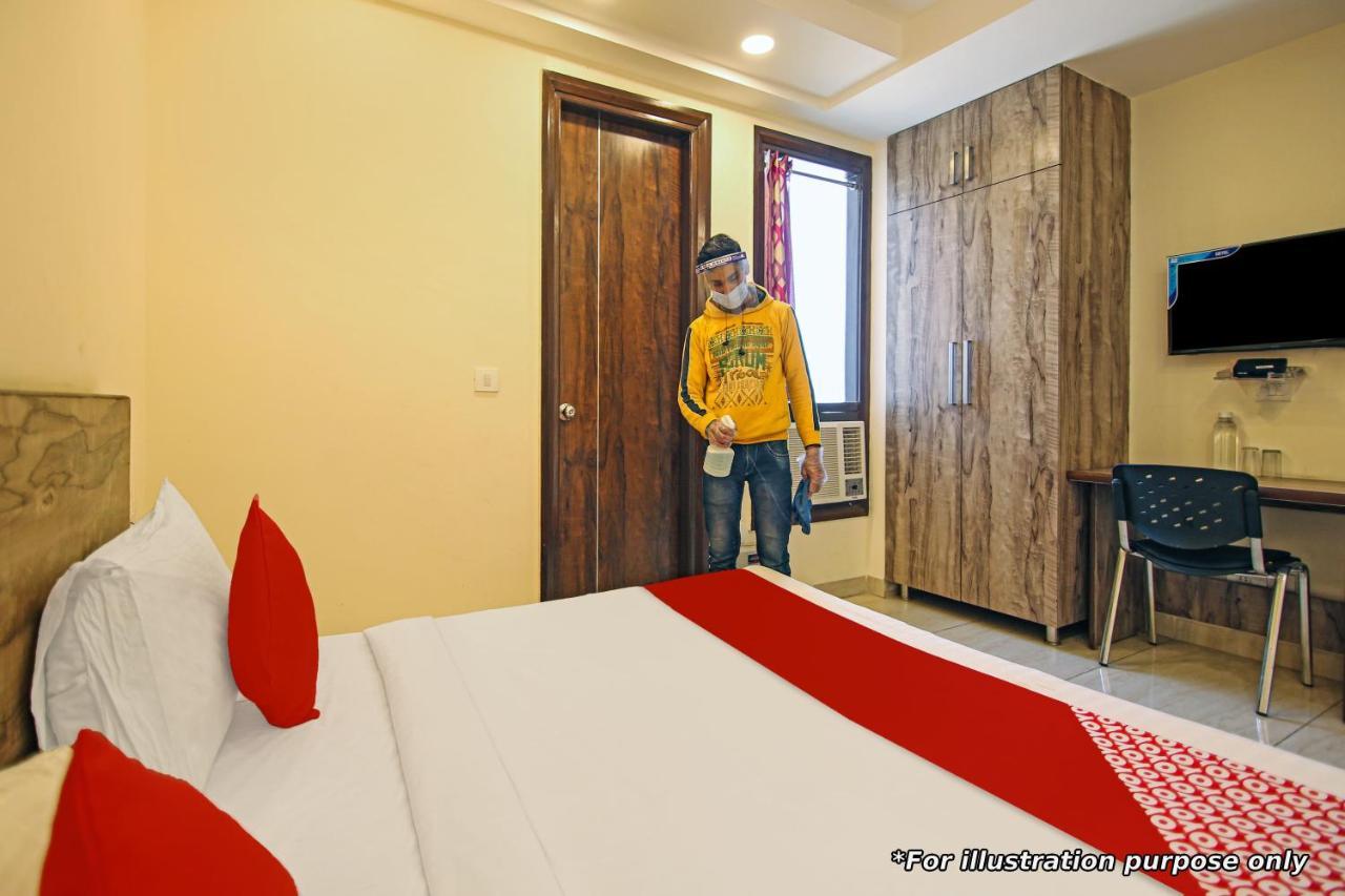 Oyo Flagship 81055 Hotel Barsana Phaphamau Экстерьер фото