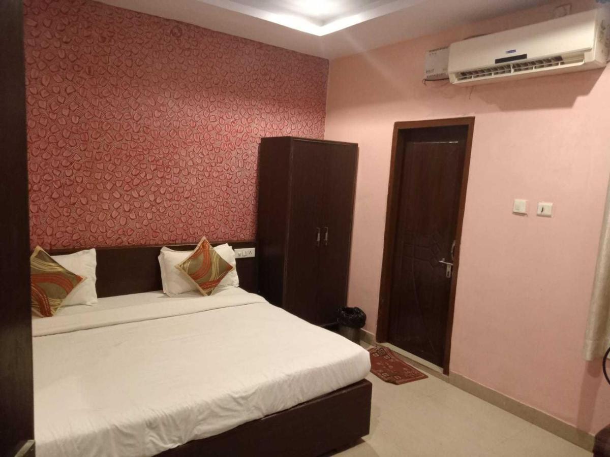 Oyo Flagship 81055 Hotel Barsana Phaphamau Экстерьер фото